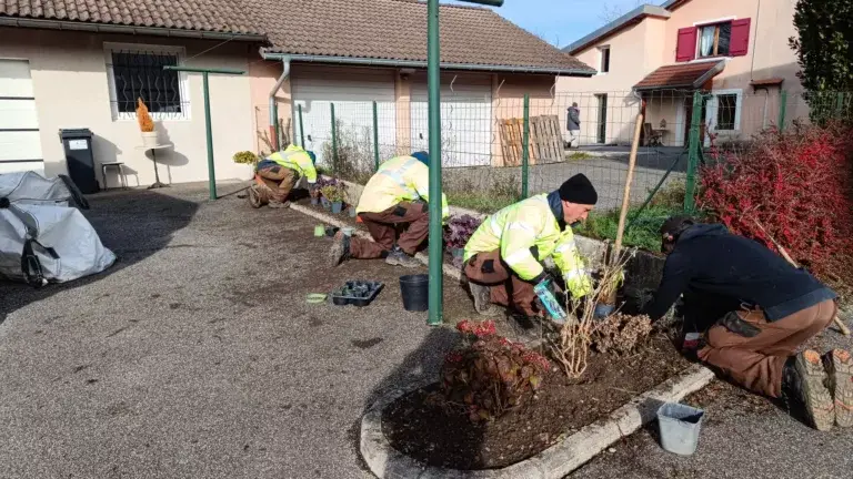 Lire la suite à propos de l’article Encadrant technique Espaces verts (H/F) – CDI à St Genis Pouilly (01)