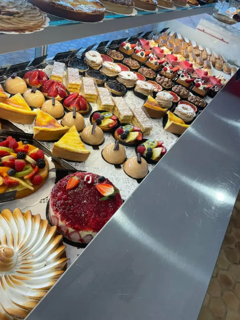 Lire la suite à propos de l’article Protégé : A venir : Pâtissier / Pâtissière expérimenté(e) – CDI à Montréal la Cluse (01)